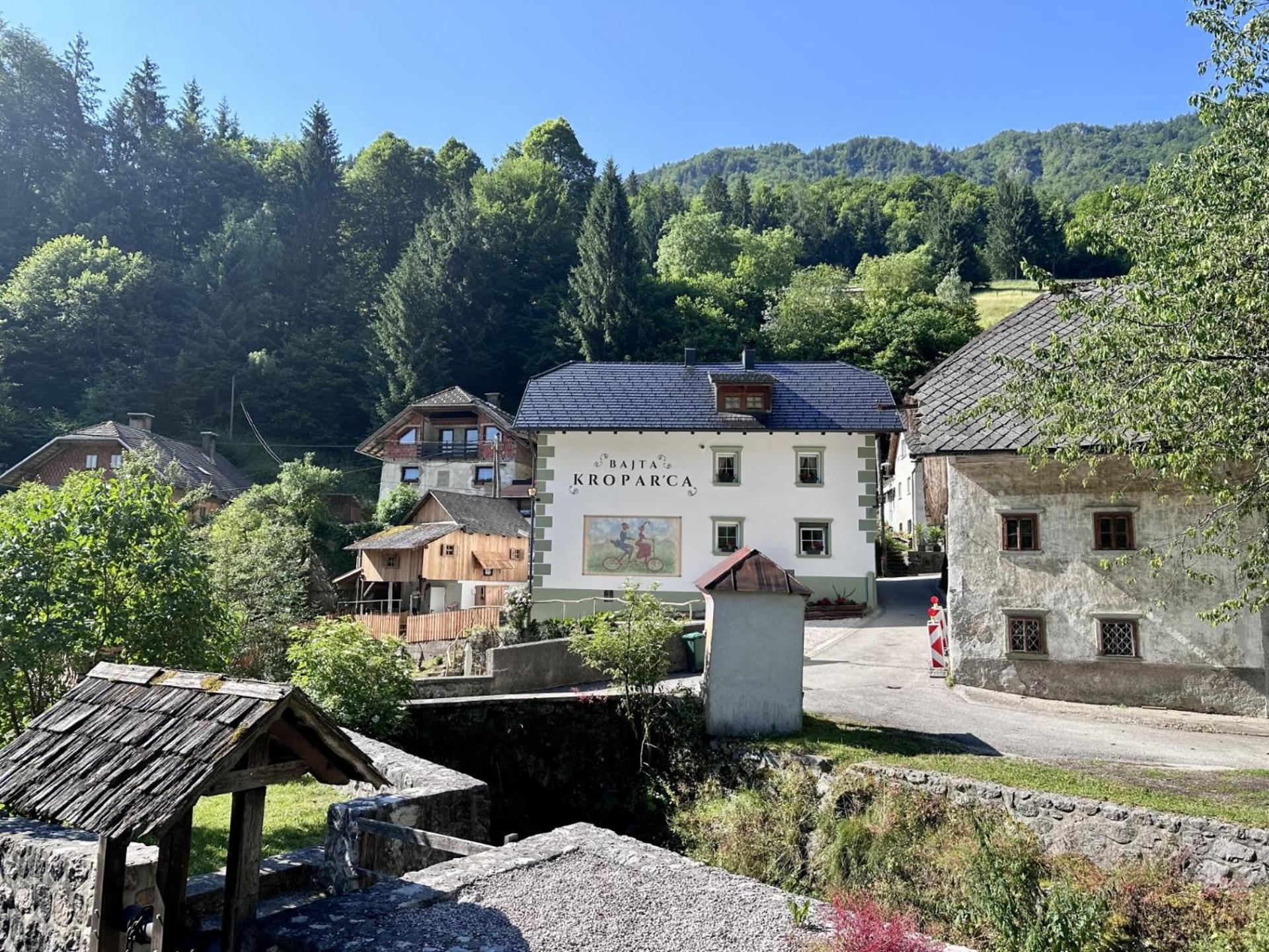 Bajta Kroparica Exterior foto